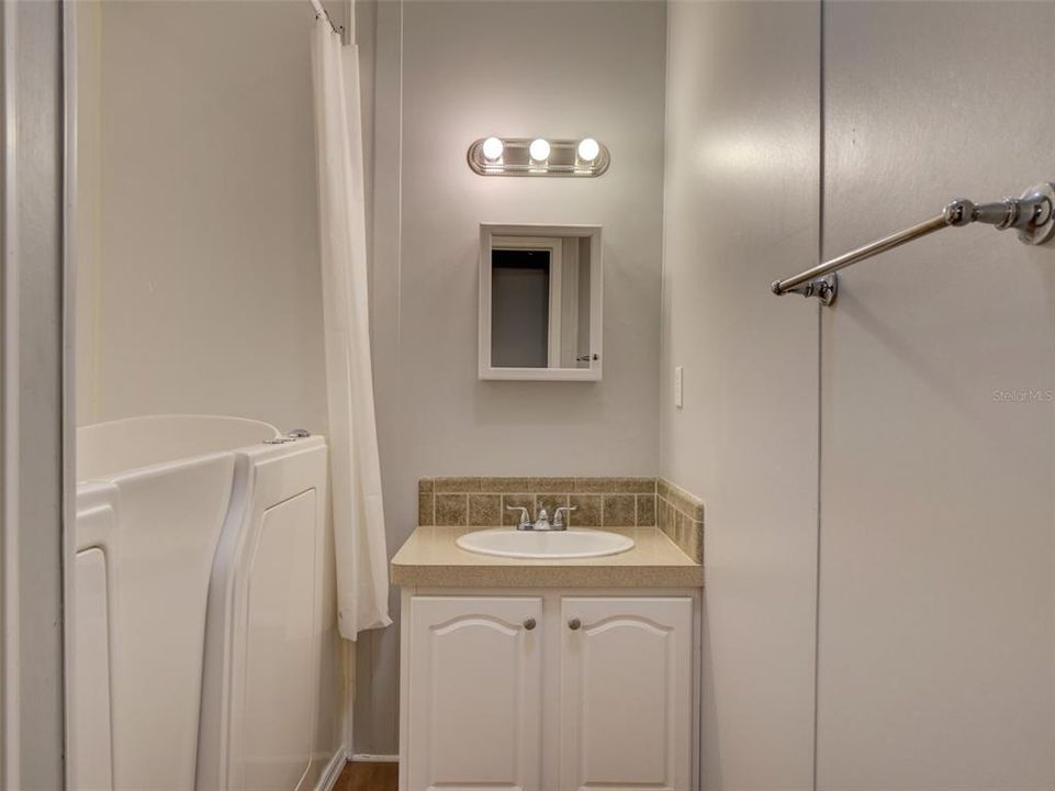 На продажу: $239,000 (3 спален, 2 ванн, 1440 Квадратных фут)