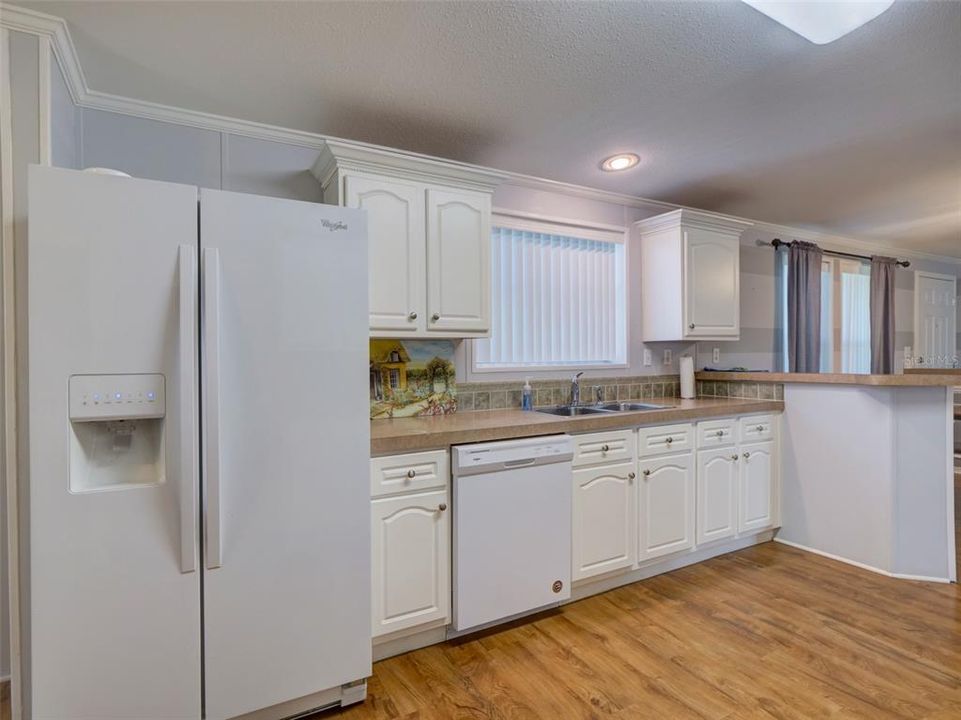 На продажу: $239,000 (3 спален, 2 ванн, 1440 Квадратных фут)