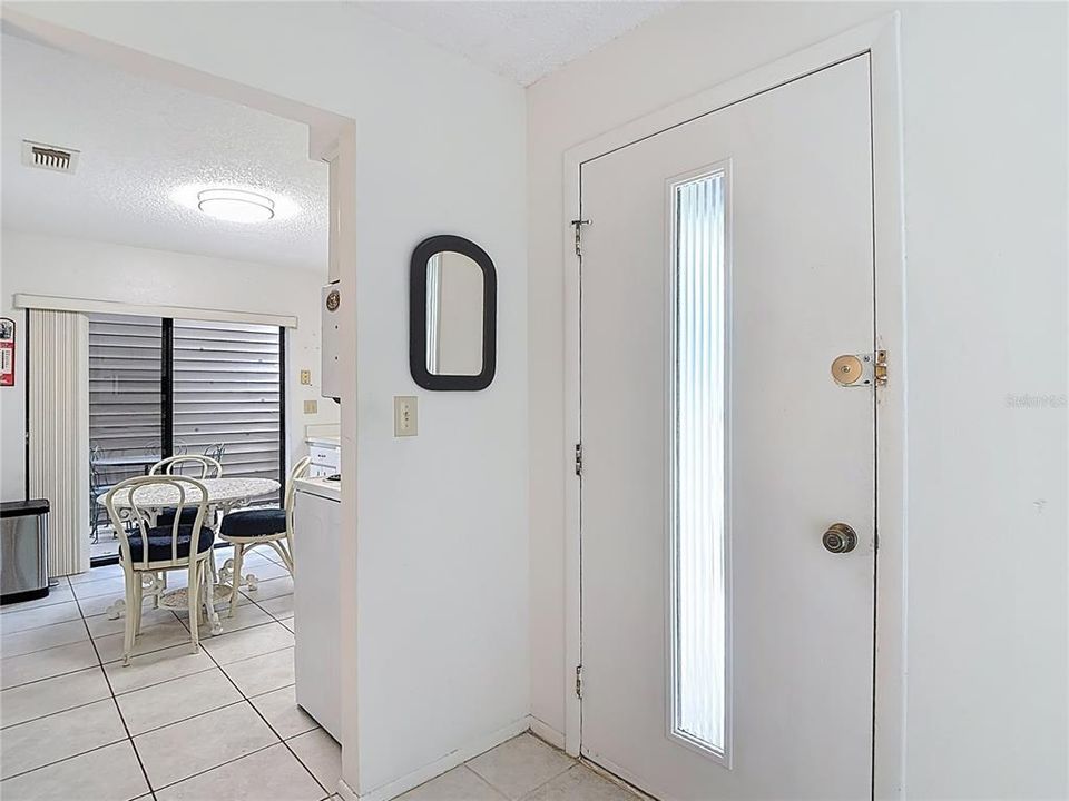 待售: $129,900 (2 贝兹, 2 浴室, 1144 平方英尺)