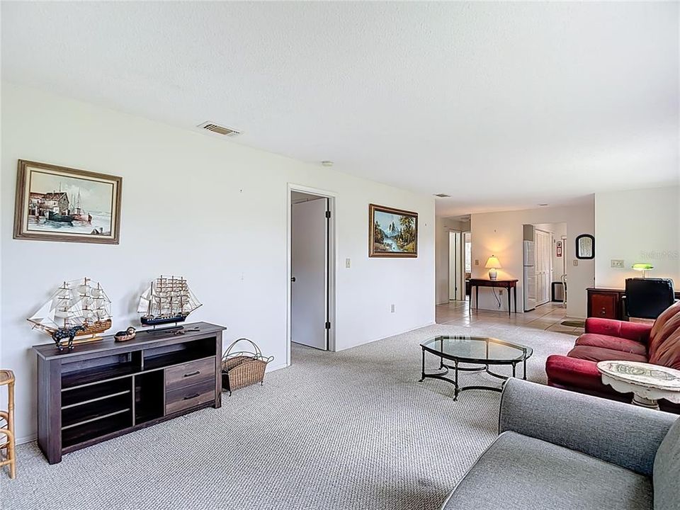 待售: $129,900 (2 贝兹, 2 浴室, 1144 平方英尺)