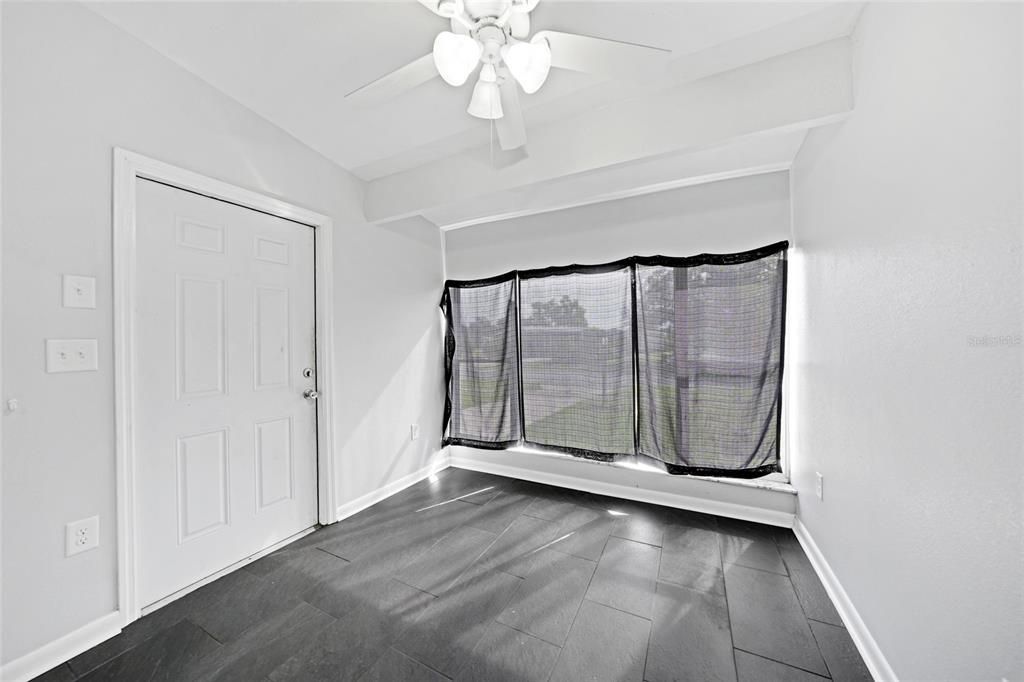 Под контрактом: $175,000 (3 спален, 2 ванн, 1229 Квадратных фут)