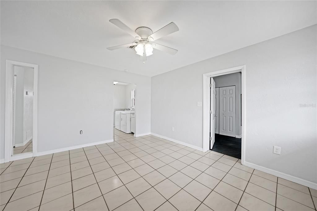 Под контрактом: $175,000 (3 спален, 2 ванн, 1229 Квадратных фут)