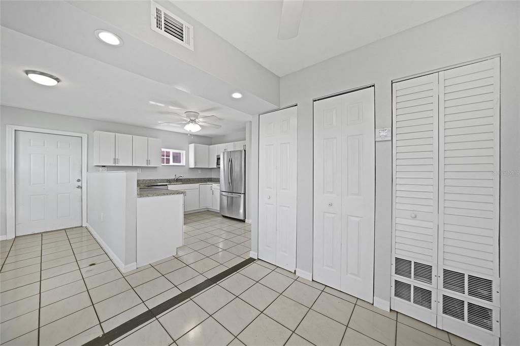 Под контрактом: $175,000 (3 спален, 2 ванн, 1229 Квадратных фут)