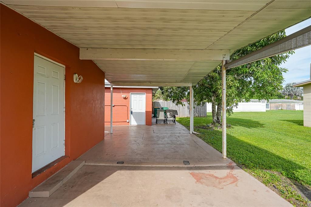 Под контрактом: $175,000 (3 спален, 2 ванн, 1229 Квадратных фут)