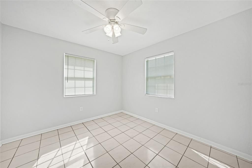 Под контрактом: $175,000 (3 спален, 2 ванн, 1229 Квадратных фут)