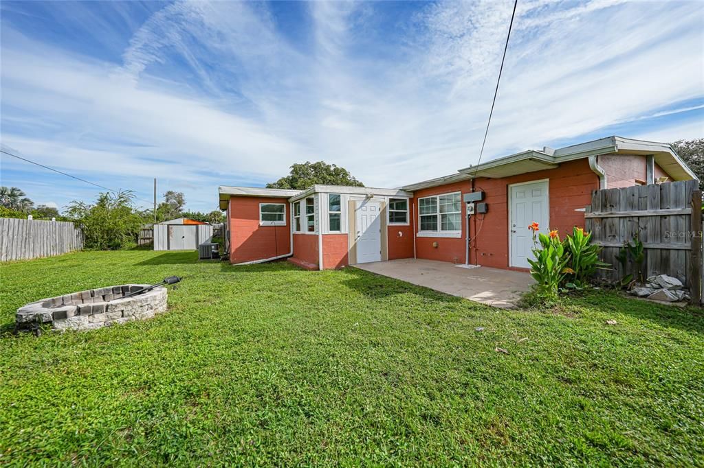 Под контрактом: $175,000 (3 спален, 2 ванн, 1229 Квадратных фут)