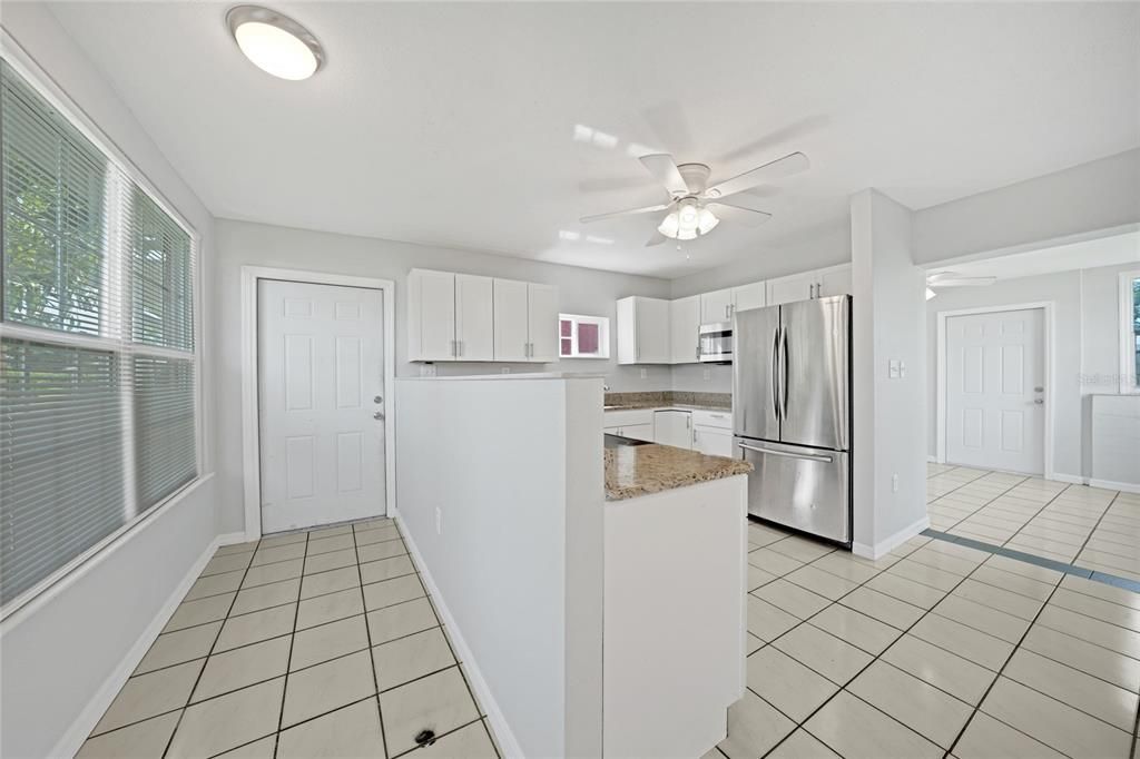 Под контрактом: $175,000 (3 спален, 2 ванн, 1229 Квадратных фут)