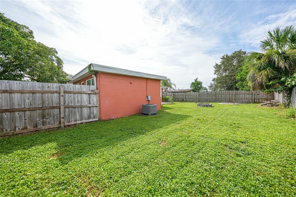 Под контрактом: $175,000 (3 спален, 2 ванн, 1229 Квадратных фут)