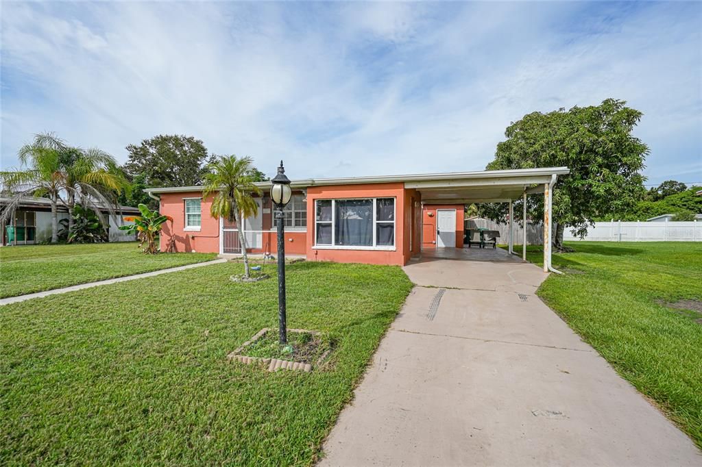 Под контрактом: $175,000 (3 спален, 2 ванн, 1229 Квадратных фут)