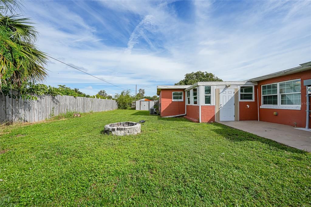 Под контрактом: $175,000 (3 спален, 2 ванн, 1229 Квадратных фут)