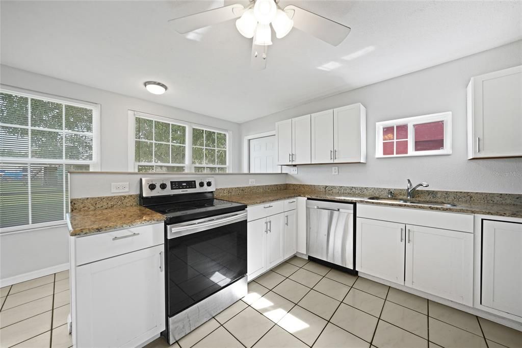 Под контрактом: $175,000 (3 спален, 2 ванн, 1229 Квадратных фут)