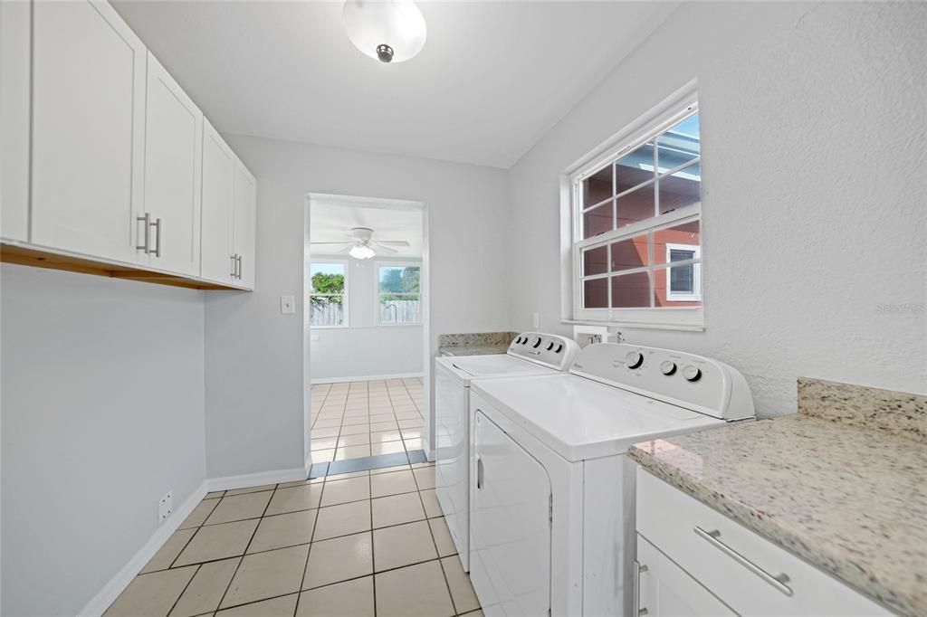 Под контрактом: $175,000 (3 спален, 2 ванн, 1229 Квадратных фут)