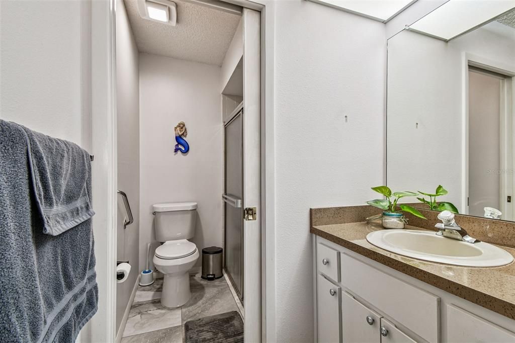 待售: $165,000 (2 贝兹, 2 浴室, 1029 平方英尺)