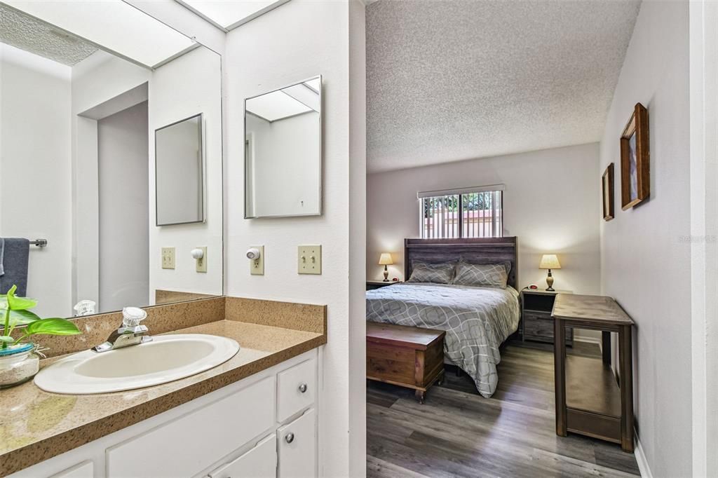 待售: $165,000 (2 贝兹, 2 浴室, 1029 平方英尺)