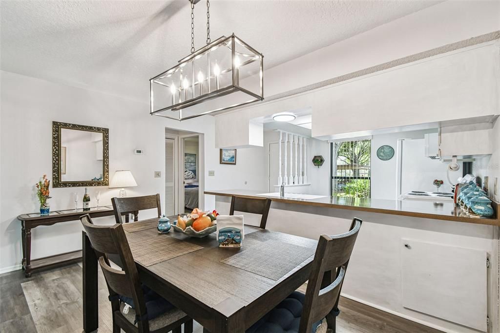 待售: $165,000 (2 贝兹, 2 浴室, 1029 平方英尺)