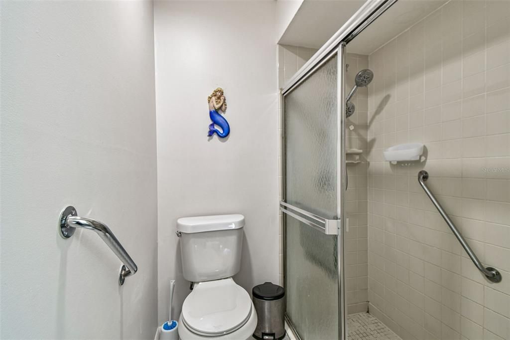 待售: $165,000 (2 贝兹, 2 浴室, 1029 平方英尺)