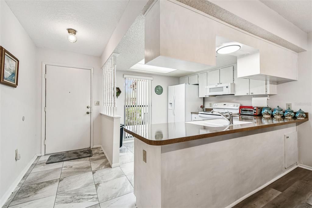 待售: $165,000 (2 贝兹, 2 浴室, 1029 平方英尺)