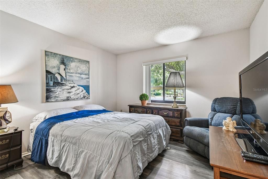 待售: $165,000 (2 贝兹, 2 浴室, 1029 平方英尺)