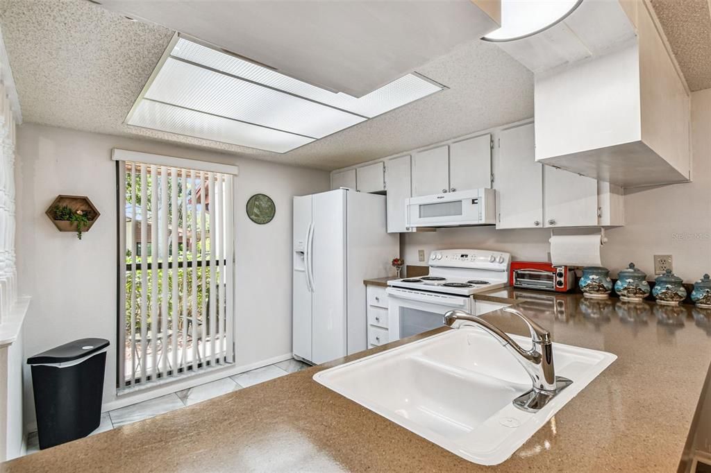 待售: $165,000 (2 贝兹, 2 浴室, 1029 平方英尺)