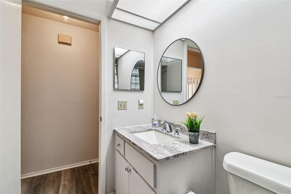 待售: $165,000 (2 贝兹, 2 浴室, 1029 平方英尺)