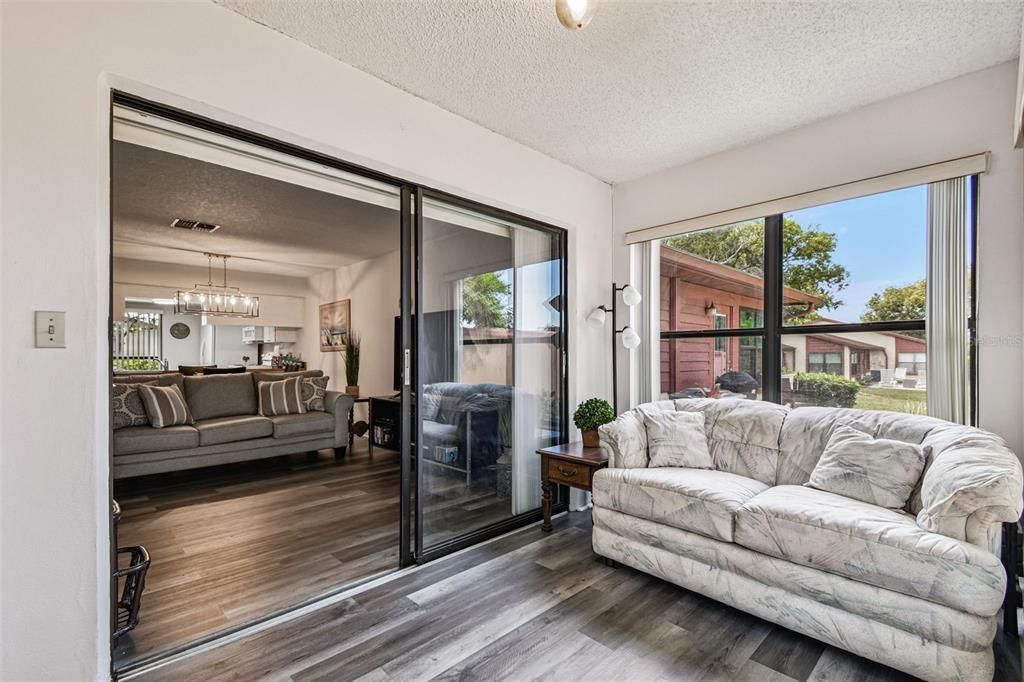 待售: $165,000 (2 贝兹, 2 浴室, 1029 平方英尺)