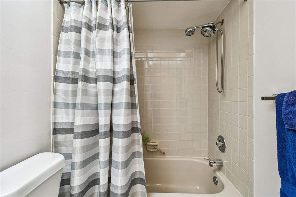 待售: $165,000 (2 贝兹, 2 浴室, 1029 平方英尺)