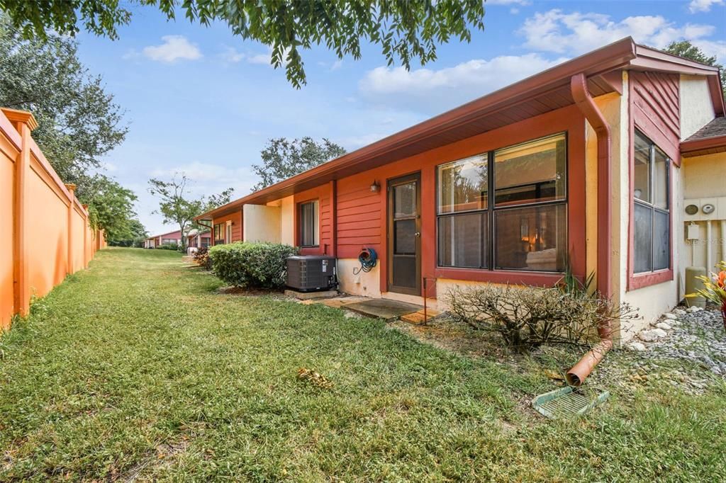 待售: $165,000 (2 贝兹, 2 浴室, 1029 平方英尺)