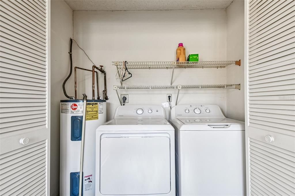 待售: $165,000 (2 贝兹, 2 浴室, 1029 平方英尺)