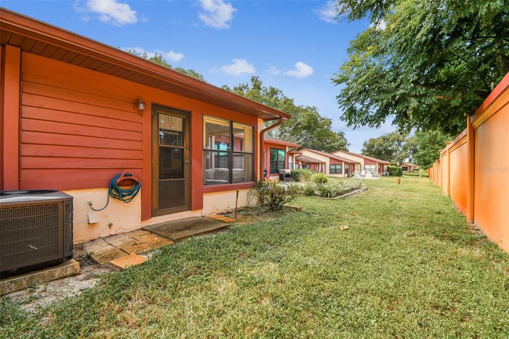 待售: $165,000 (2 贝兹, 2 浴室, 1029 平方英尺)