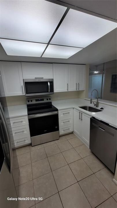 出租: $1,550 (3 贝兹, 2 浴室, 1239 平方英尺)