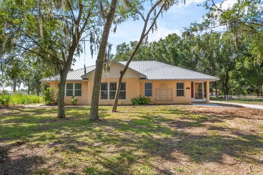 Recently Sold: $350,000 (3 beds, 2 baths, 1889 Square Feet)