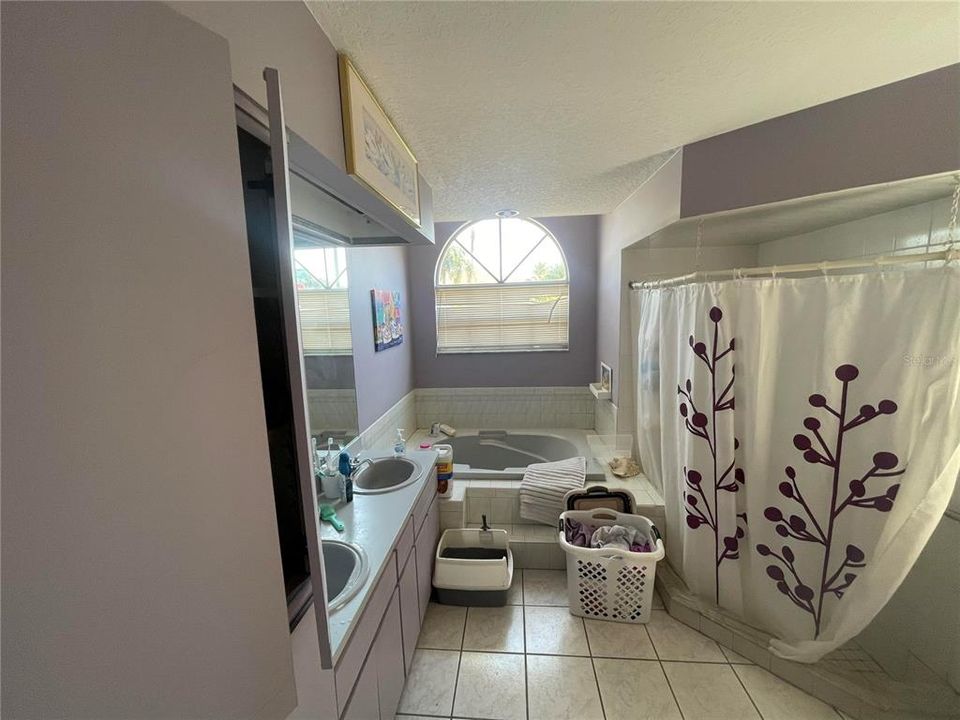 For Sale: $379,900 (3 beds, 2 baths, 2157 Square Feet)