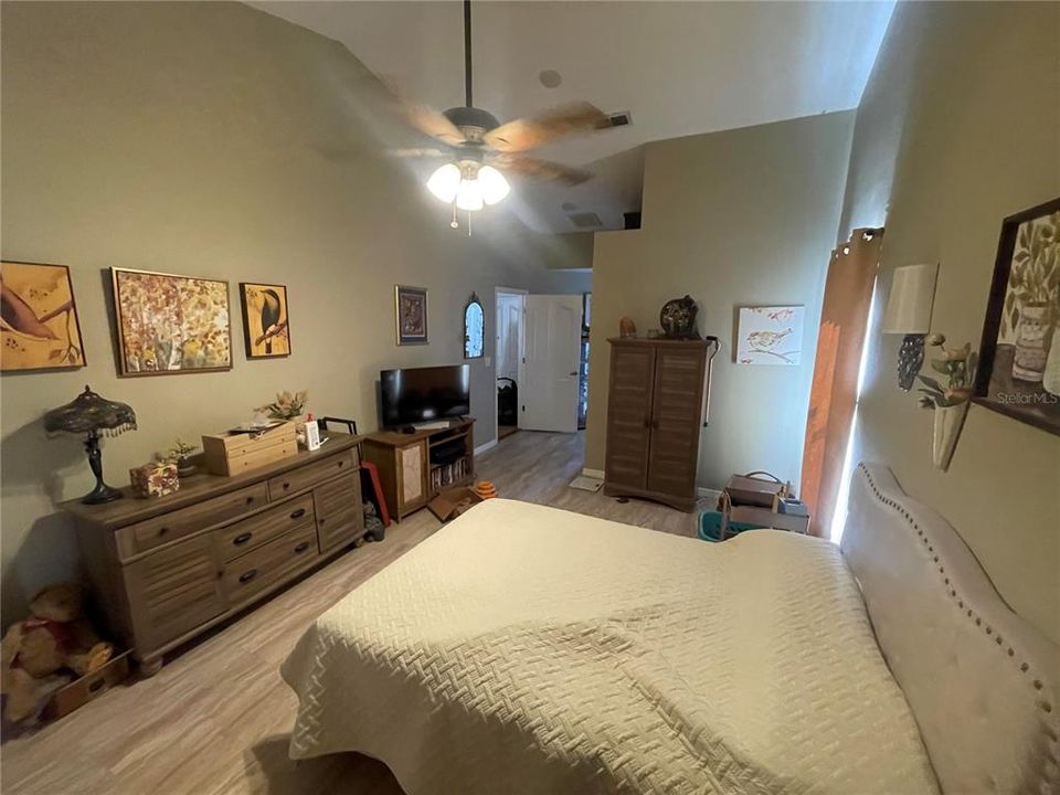 For Sale: $379,900 (3 beds, 2 baths, 2157 Square Feet)
