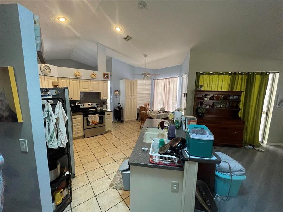 For Sale: $379,900 (3 beds, 2 baths, 2157 Square Feet)