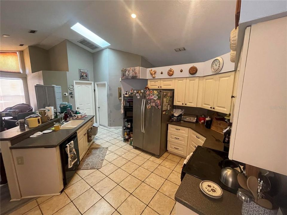 For Sale: $379,900 (3 beds, 2 baths, 2157 Square Feet)