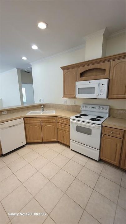 В аренду: $1,800 (3 спален, 2 ванн, 1360 Квадратных фут)