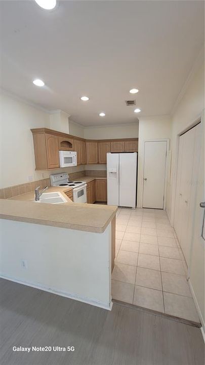 В аренду: $1,800 (3 спален, 2 ванн, 1360 Квадратных фут)