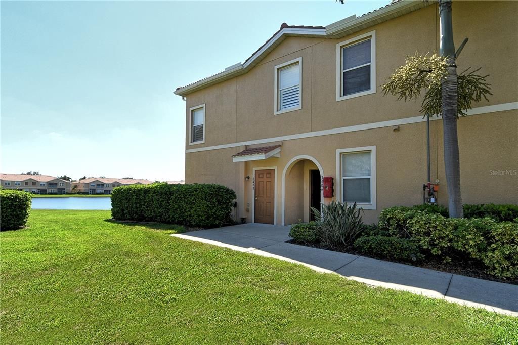 Под контрактом: $268,000 (3 спален, 2 ванн, 1210 Квадратных фут)