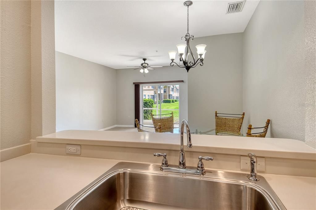 Под контрактом: $268,000 (3 спален, 2 ванн, 1210 Квадратных фут)