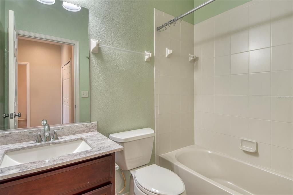 Под контрактом: $268,000 (3 спален, 2 ванн, 1210 Квадратных фут)