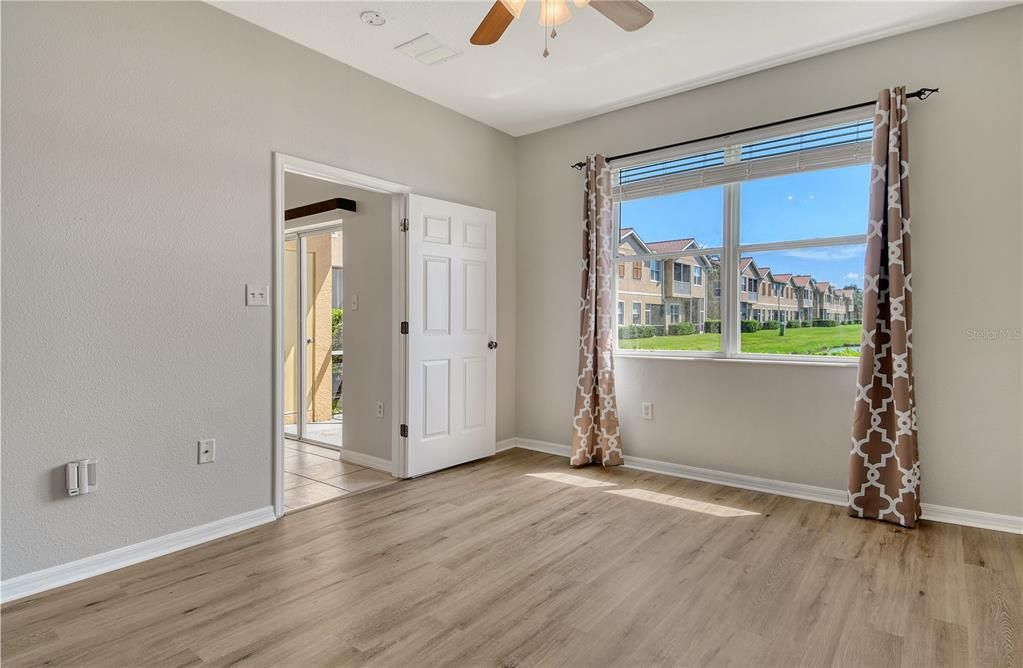 Под контрактом: $268,000 (3 спален, 2 ванн, 1210 Квадратных фут)