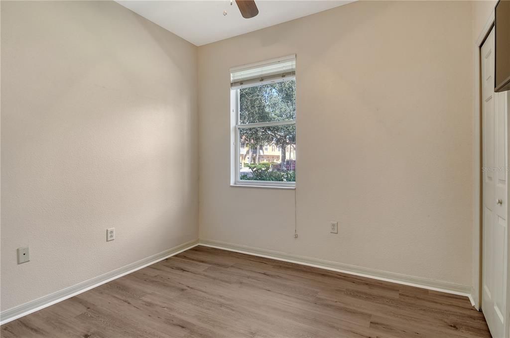 Под контрактом: $268,000 (3 спален, 2 ванн, 1210 Квадратных фут)