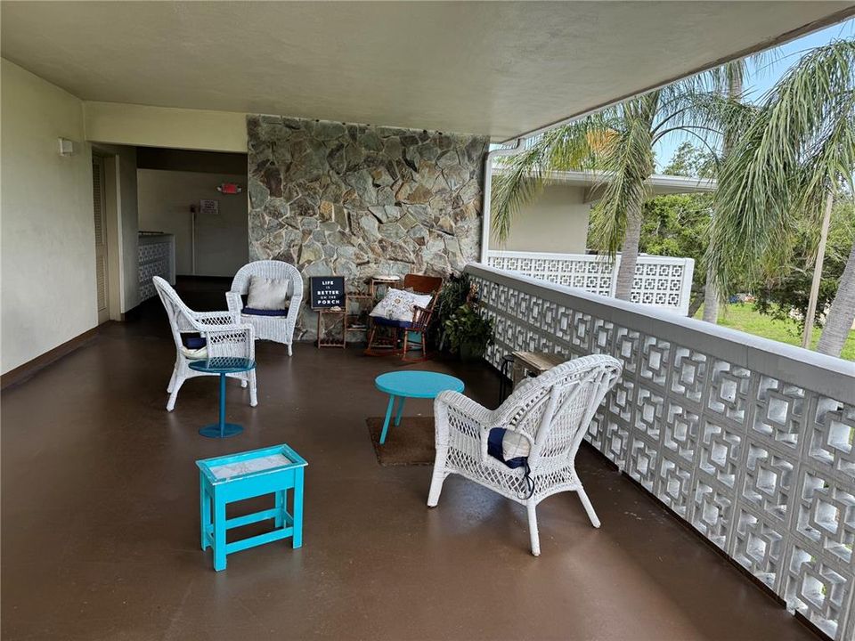 For Sale: $139,000 (2 beds, 2 baths, 860 Square Feet)