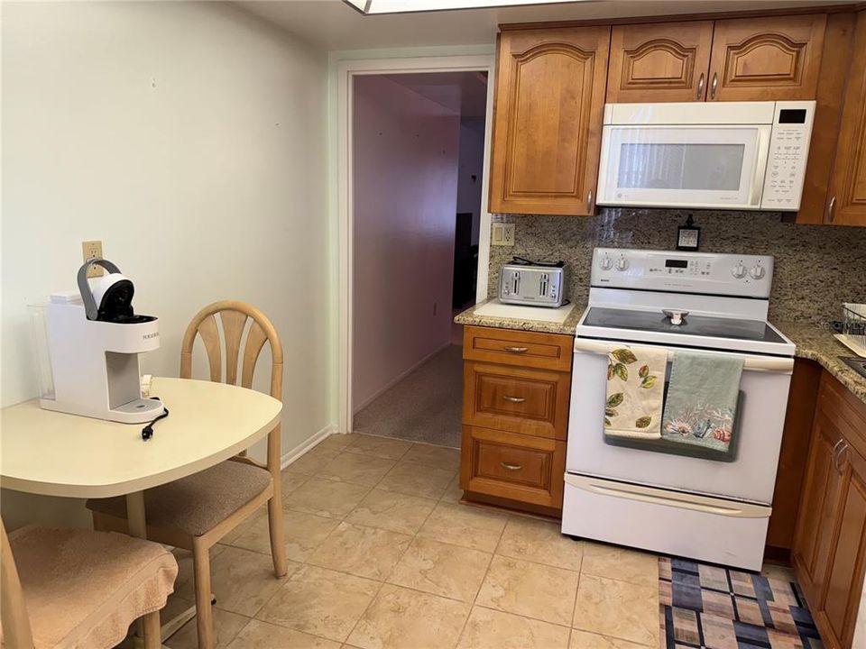 For Sale: $139,000 (2 beds, 2 baths, 860 Square Feet)
