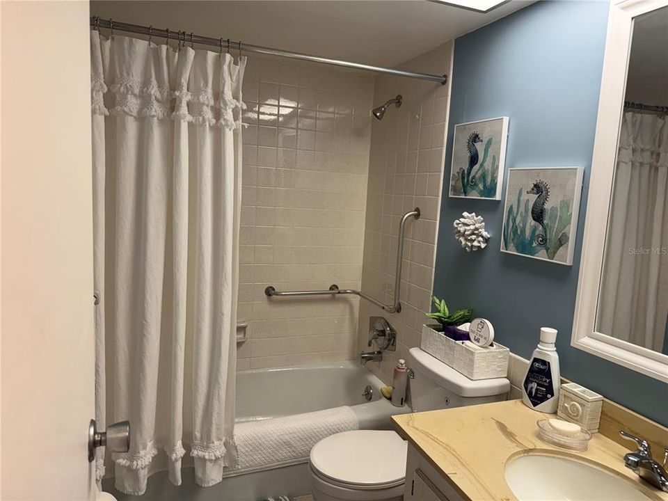 For Sale: $139,000 (2 beds, 2 baths, 860 Square Feet)