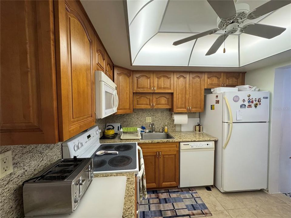 For Sale: $139,000 (2 beds, 2 baths, 860 Square Feet)