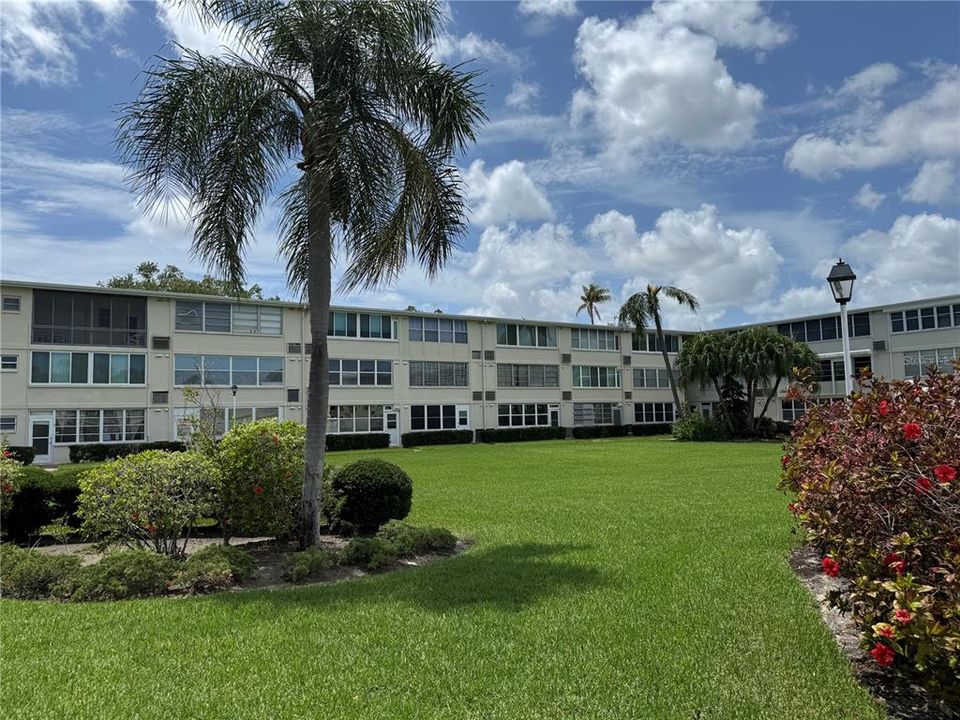 For Sale: $139,000 (2 beds, 2 baths, 860 Square Feet)