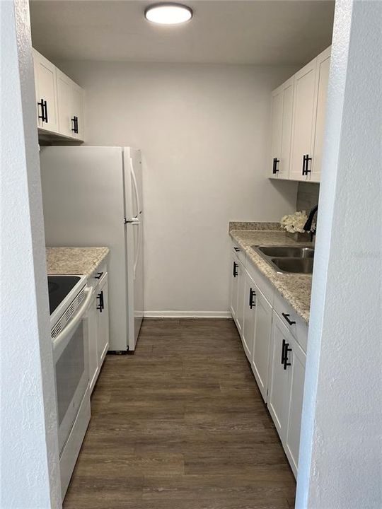 For Sale: $78,000 (1 beds, 1 baths, 608 Square Feet)