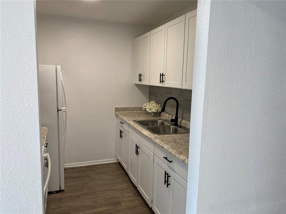 For Sale: $78,000 (1 beds, 1 baths, 608 Square Feet)