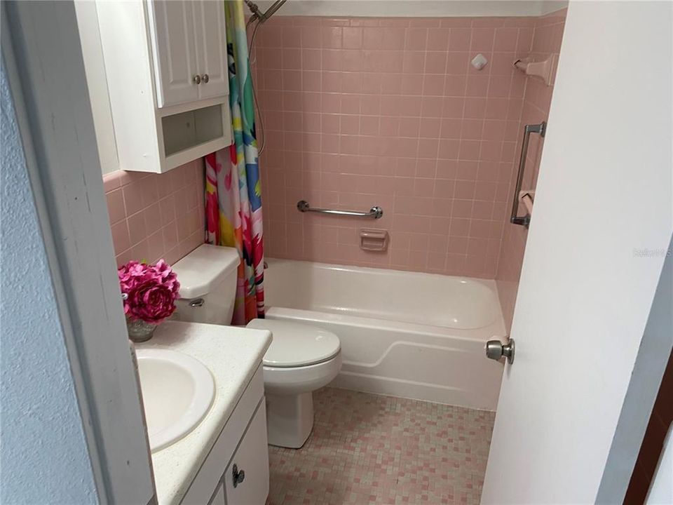 For Sale: $78,000 (1 beds, 1 baths, 608 Square Feet)